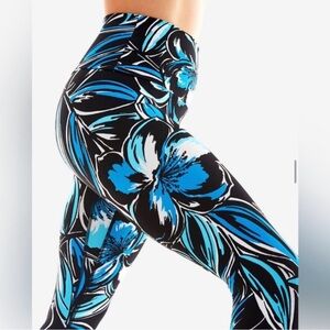 K Deer White Blue Geometric Capri Yoga Pants Size L